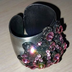 Costume cuff